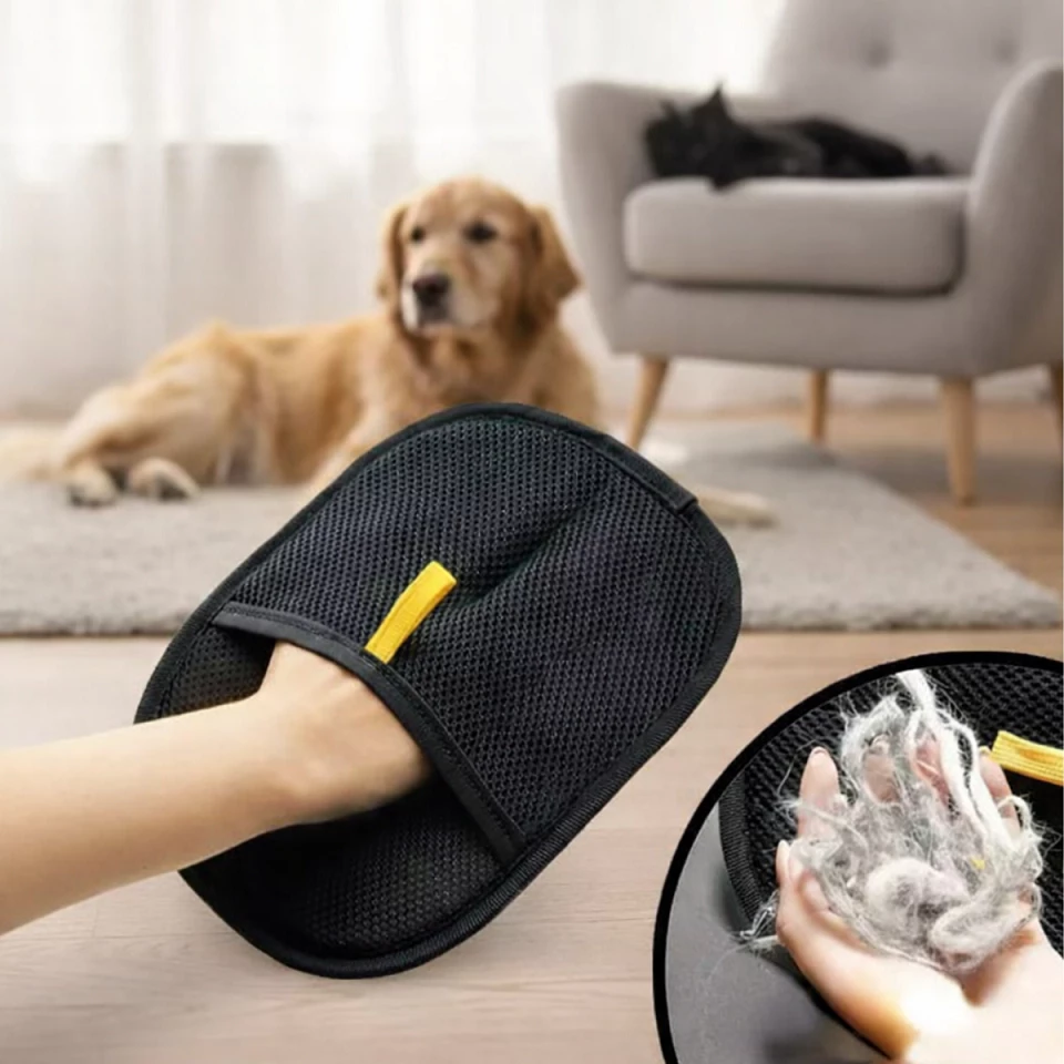 Luva PetFree removendo pelos com cachorro feliz no fundo